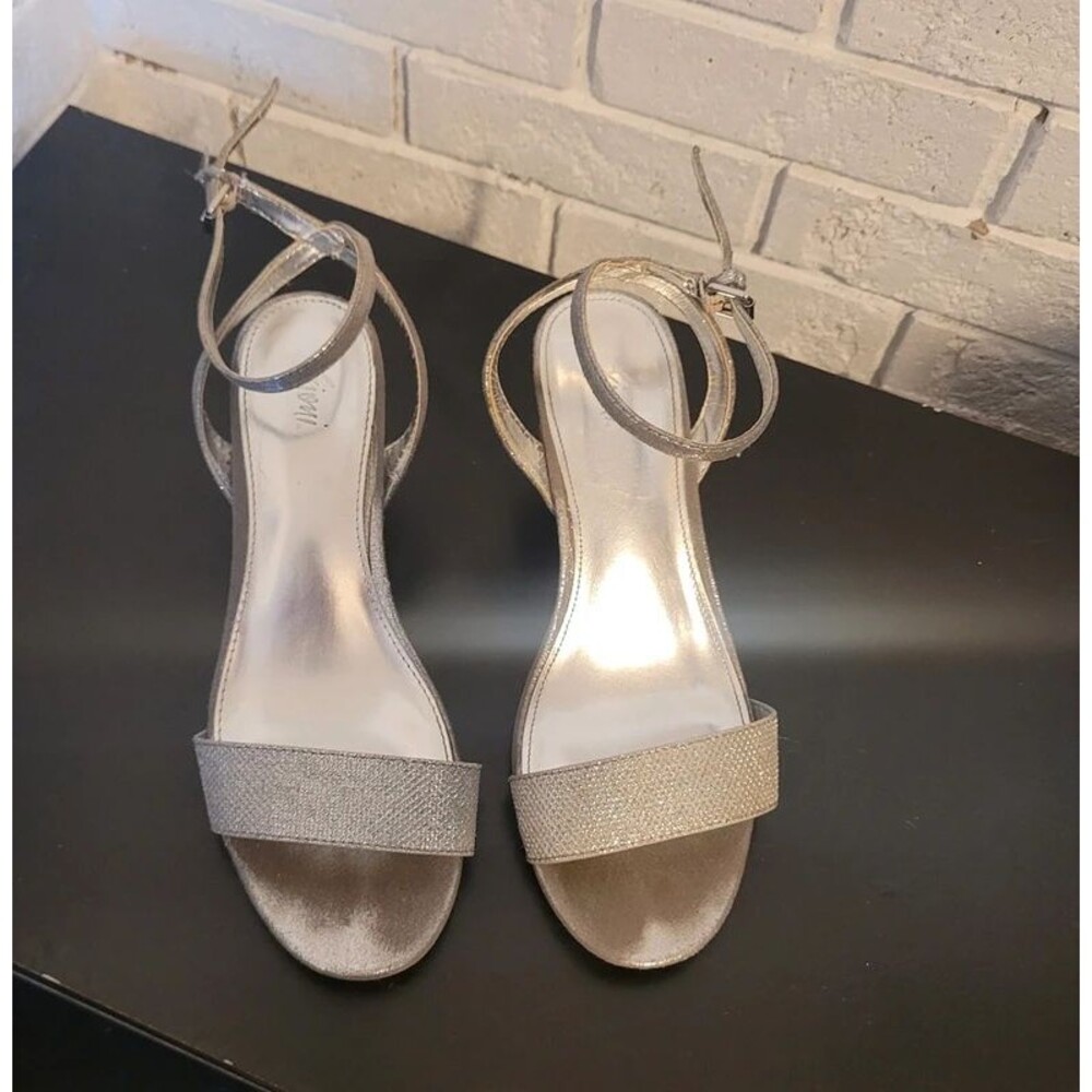Fioni Silver Sparkle Ankle Strap Kitten Heels - Women's Size 8W